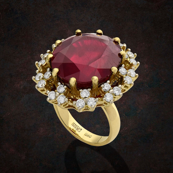 кольцо с рубином и бриллиантами