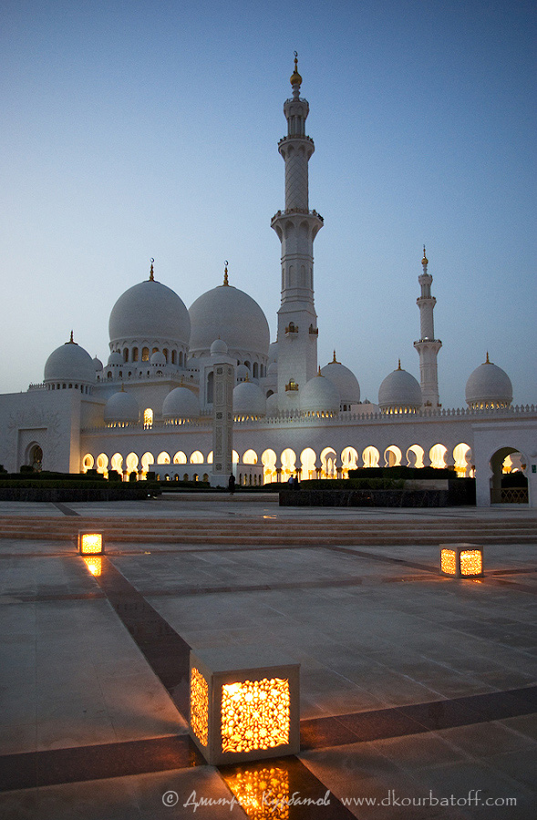 Мечеть Шейха Заида вечером